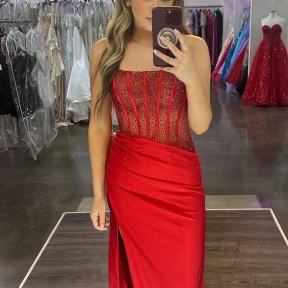 Elegant Red Strapless Evening Dress